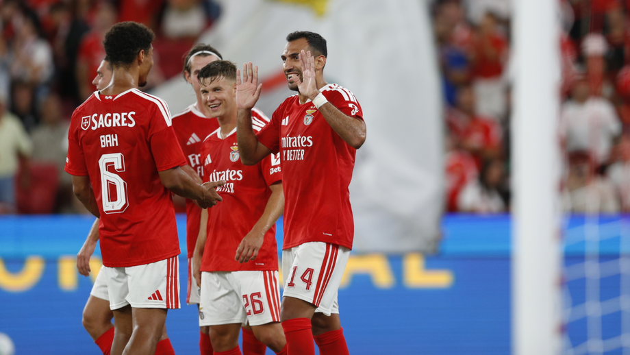 Pavlidis festeja com os companheiros mais um golo frente ao St. Gallen