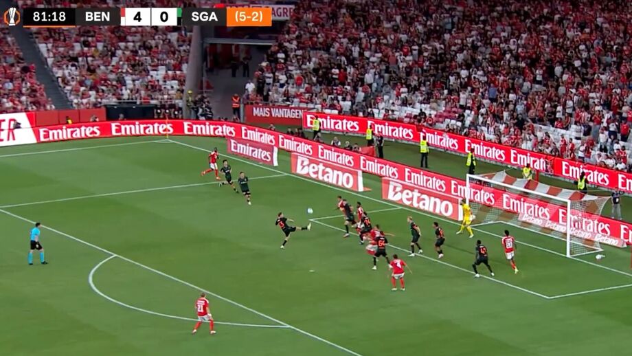 Lenglet também 'pica o ponto': central francês estreia-se a marcar pelo Benfica