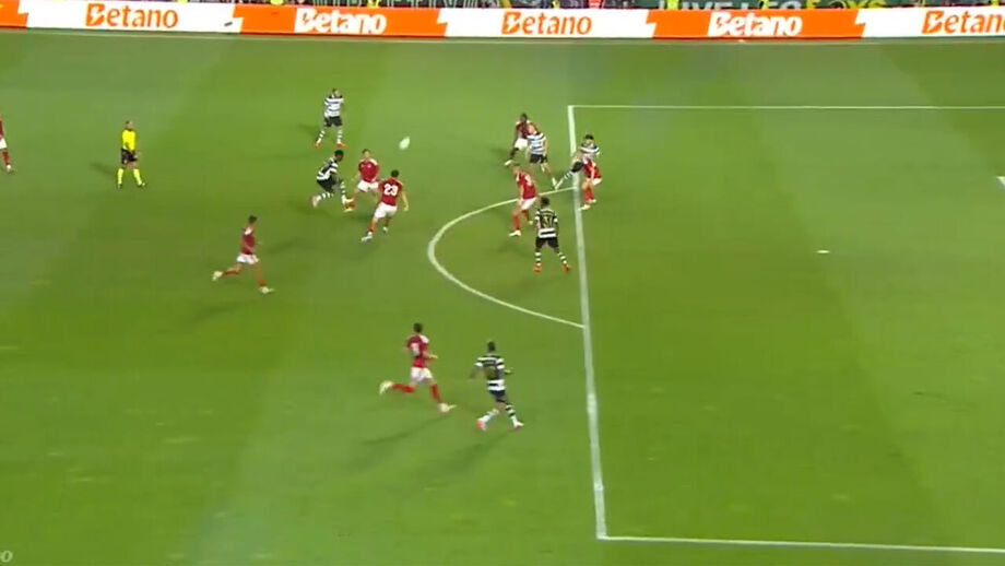O passe de Doumbia para o 3-1 no Sporting-Nottingham