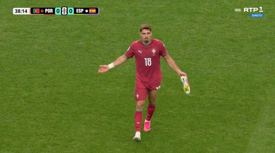 Pedro Neto a reclamar