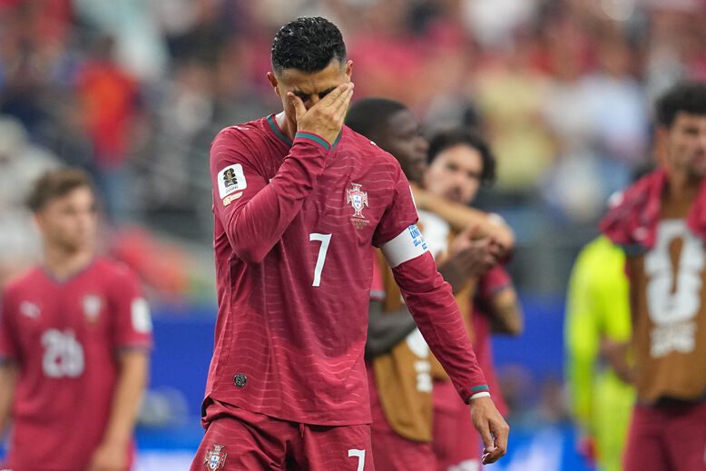 Cristiano Ronaldo em lágrimas após o adeus de Portugal ao Mundial'2026