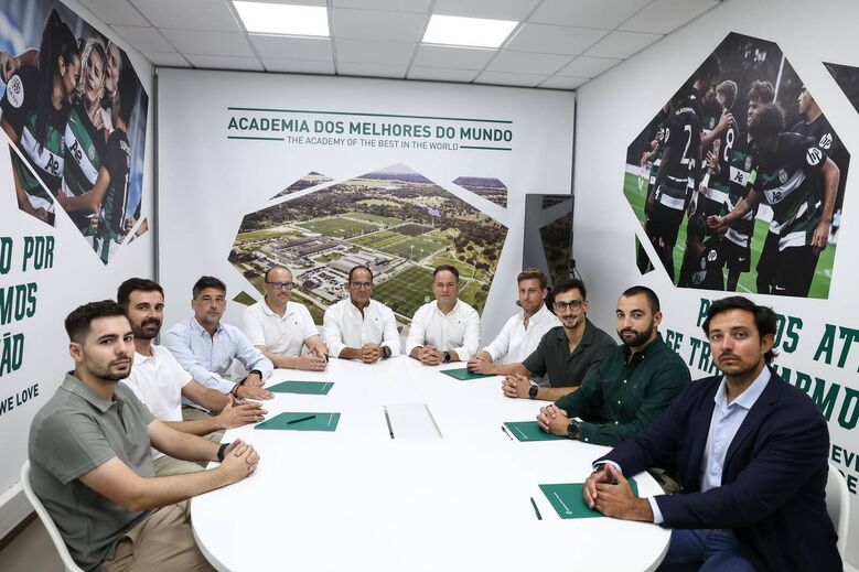 Equipa técnica à mesa com Tomaz Morais