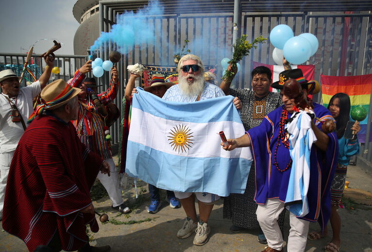 Xamãs peruanos apoiam Argentina