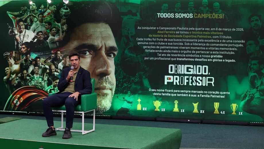 Abel Ferreira homenageado pelo Palmeiras