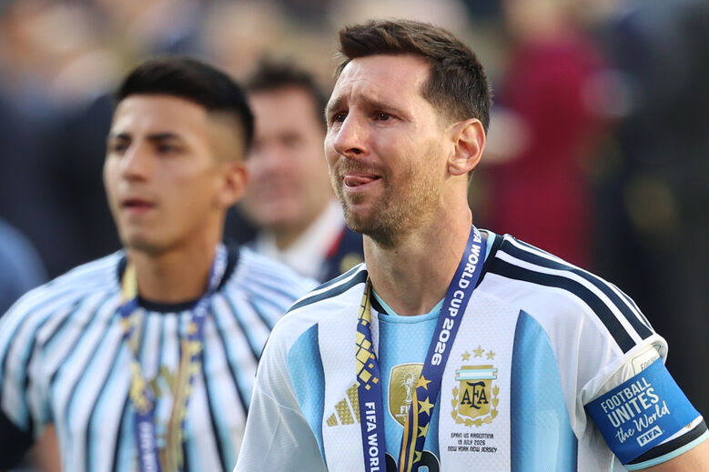 Messi não conteve as lágrimas após a derrota com Espanha