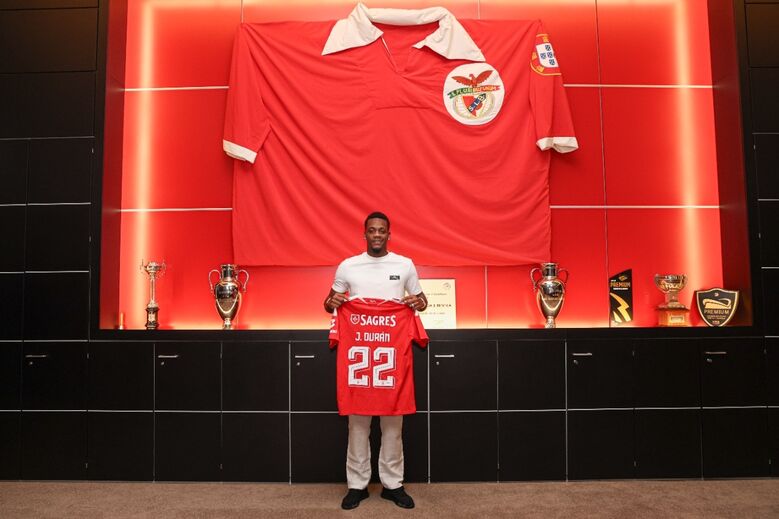 As imagens da apresentação de Jhon Durán como reforço do Benfica