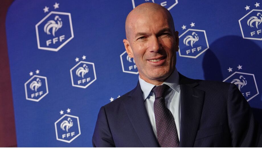 Zinedine Zidane, novo treinador da seleção francesa de futebol, em conferência de imprensa