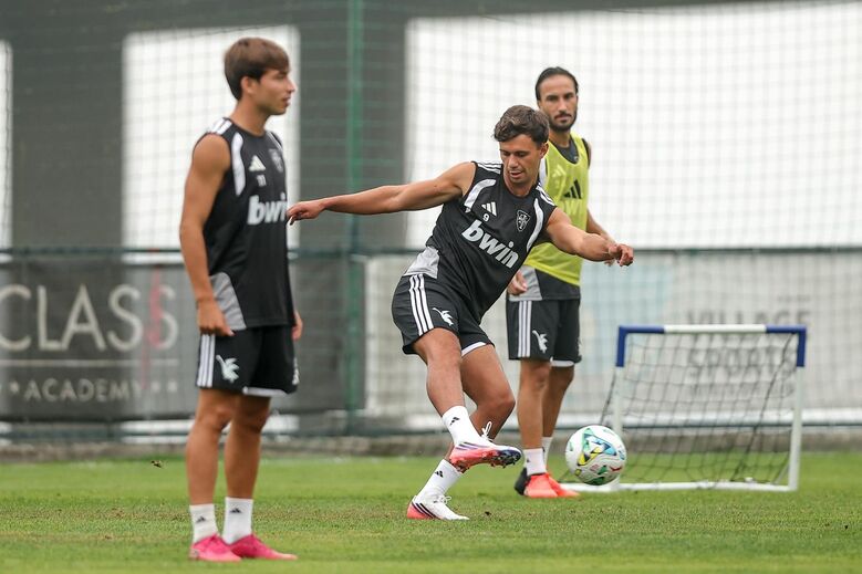 Henrique Araújo participou no treino