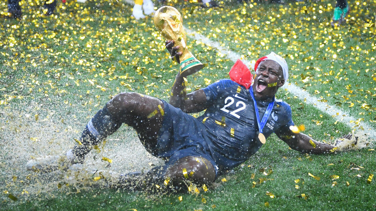 Benjamin Mendy vende réplica da taça de campeão do mundo por 54 mil euros