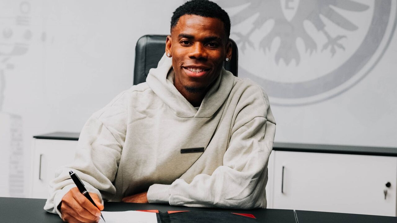 Raphael Onyedika assina com o Eintracht Frankfurt até 2031