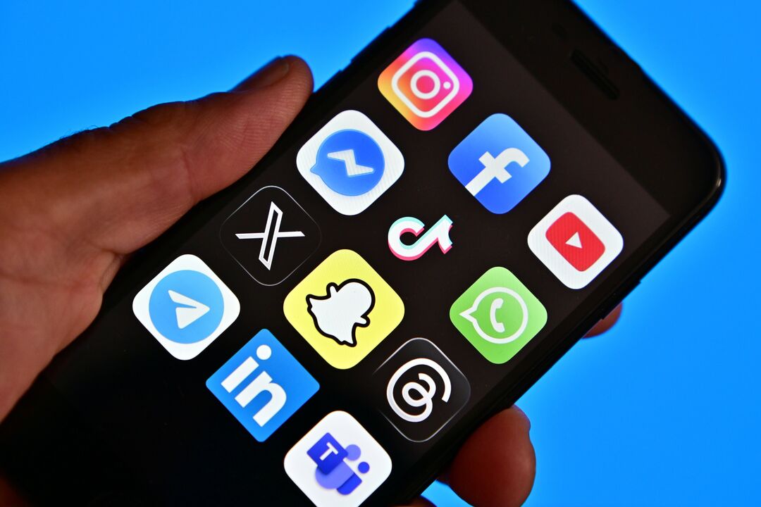 Uso precoce das redes sociais associado a piores resultados escolares Facebook, Messenger, Instagram, YouTube, TikTok