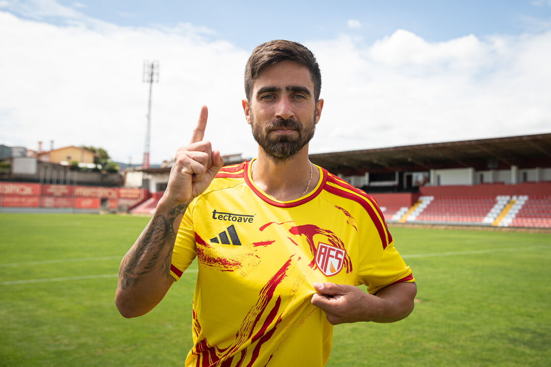Rodrigo Pinho reforça o AVS SAD