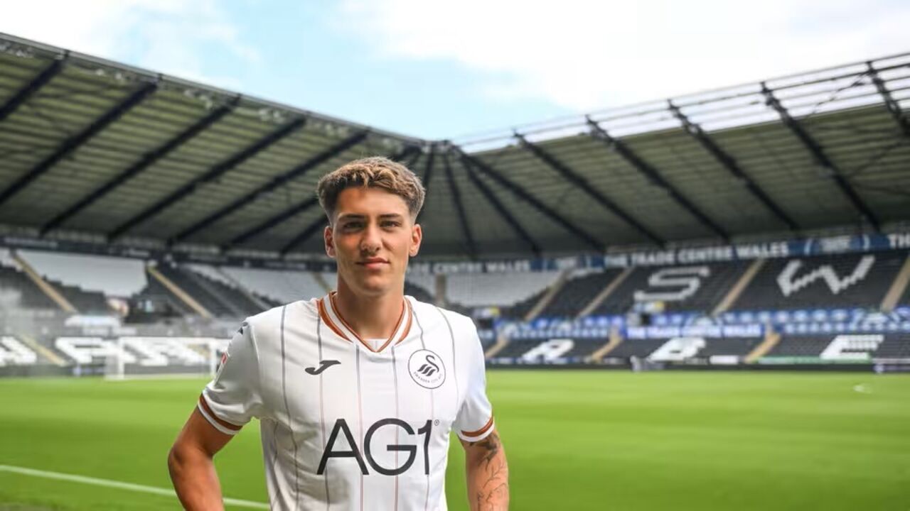 Tiago Parente emprestado ao Swansea