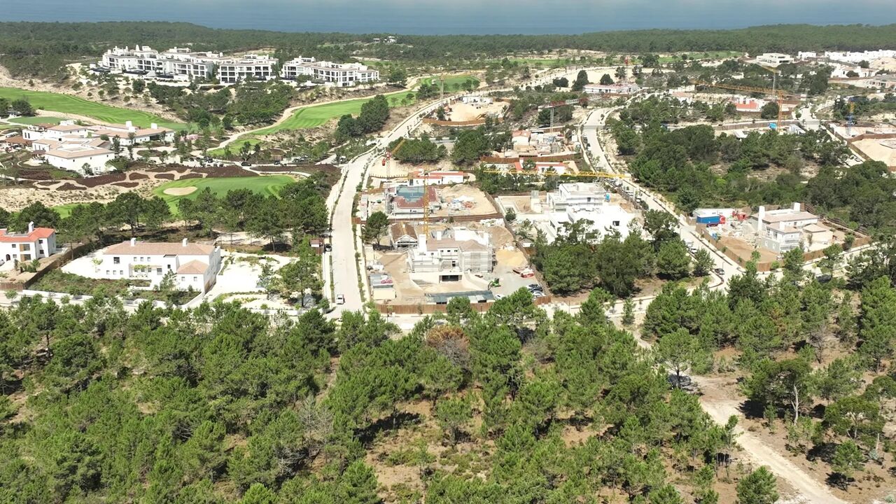 Vista aérea dos 200 hectares do empreendimento de luxo Costa Terra, em Melides
