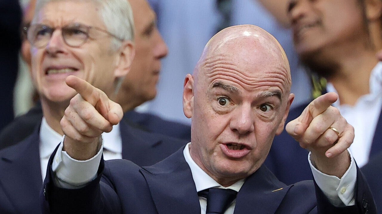Infantino caiu em desgraça e várias federações já lhe retiram o apoio