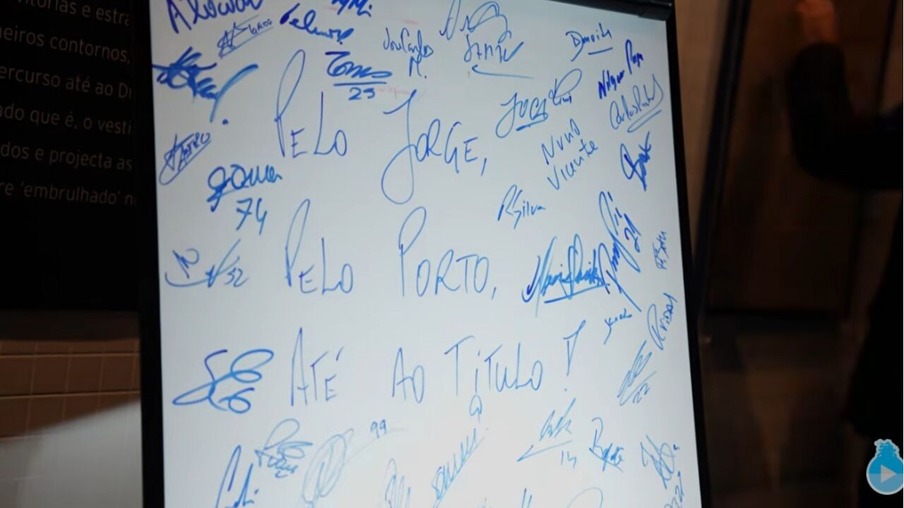 "Pelo Jorge, pelo Porto, até ao título V!" com assinaturas