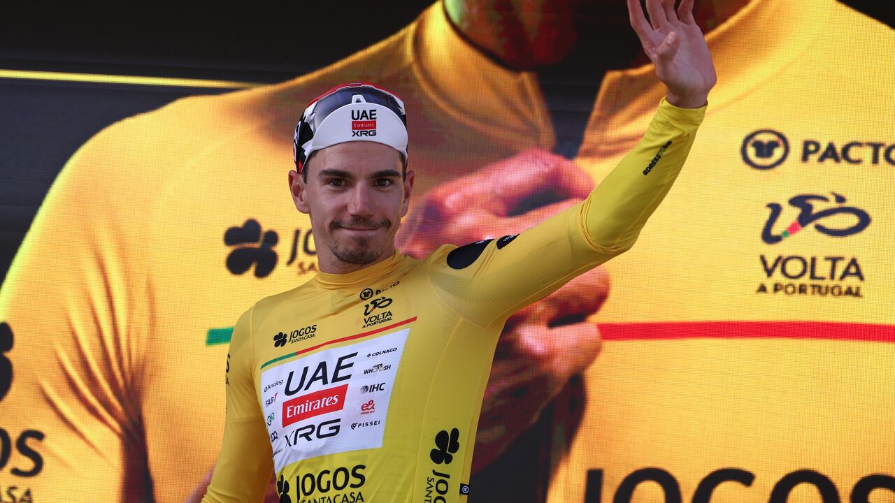 Rui Oliveira de amarelo