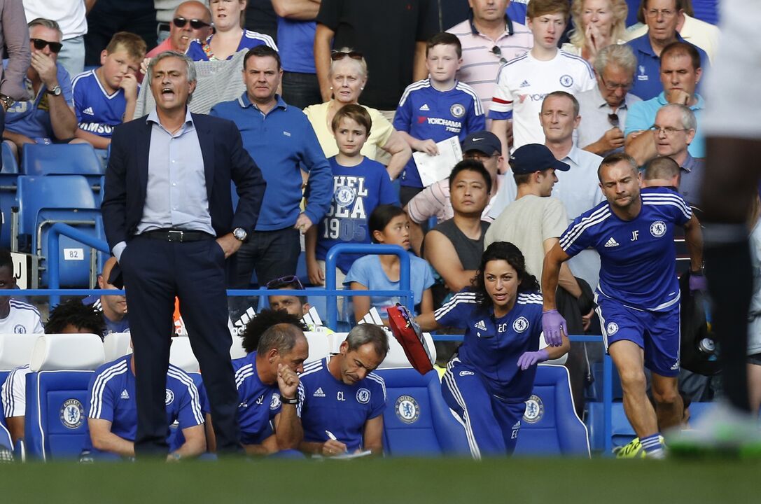 José Mourinho e Eva Carneiro no jogo da polémica