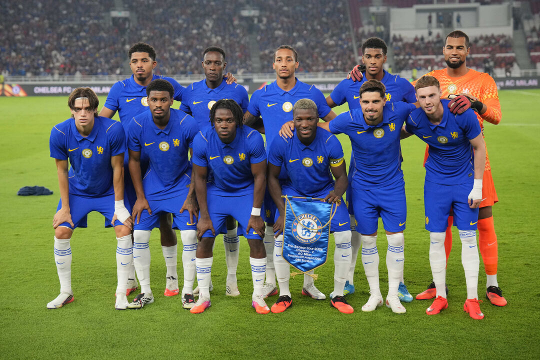 Onze do Chelsea num particular com o AC Milan