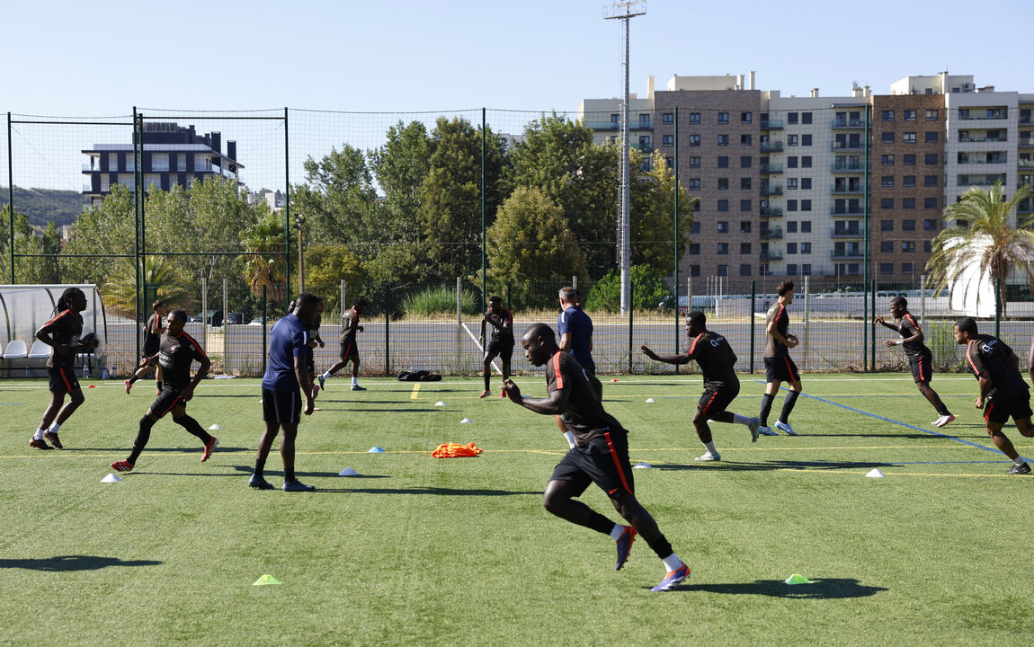 Equipa do 24.º Estágio do Jogador prepara jogo com o Alverca B