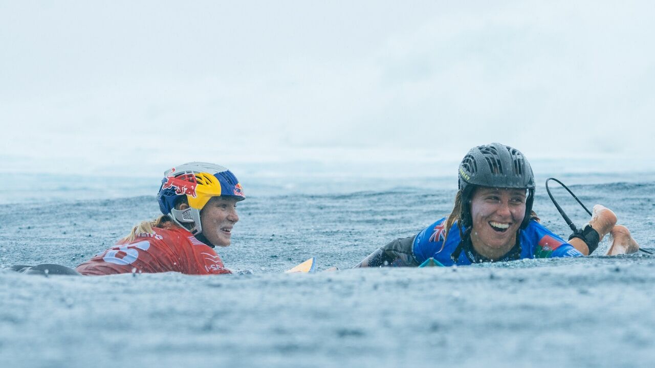 Yolanda Hopkins compete no Tahiti Pro em Teahupoo