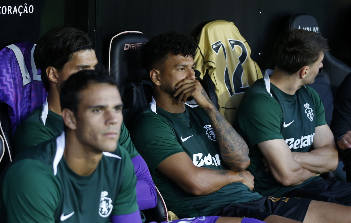 Luis Suárez  no banco do Sporting na Reboleira