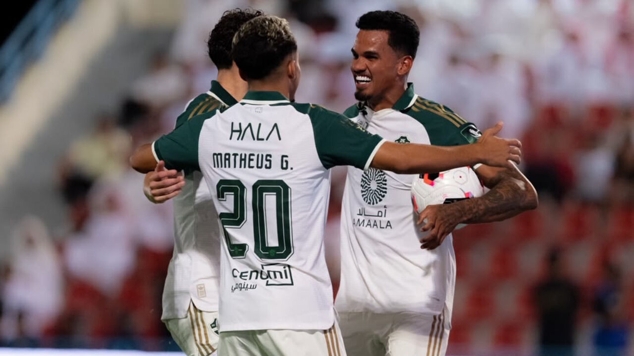 Galeno (à direita) fez o 2-0 aos 89 minutos