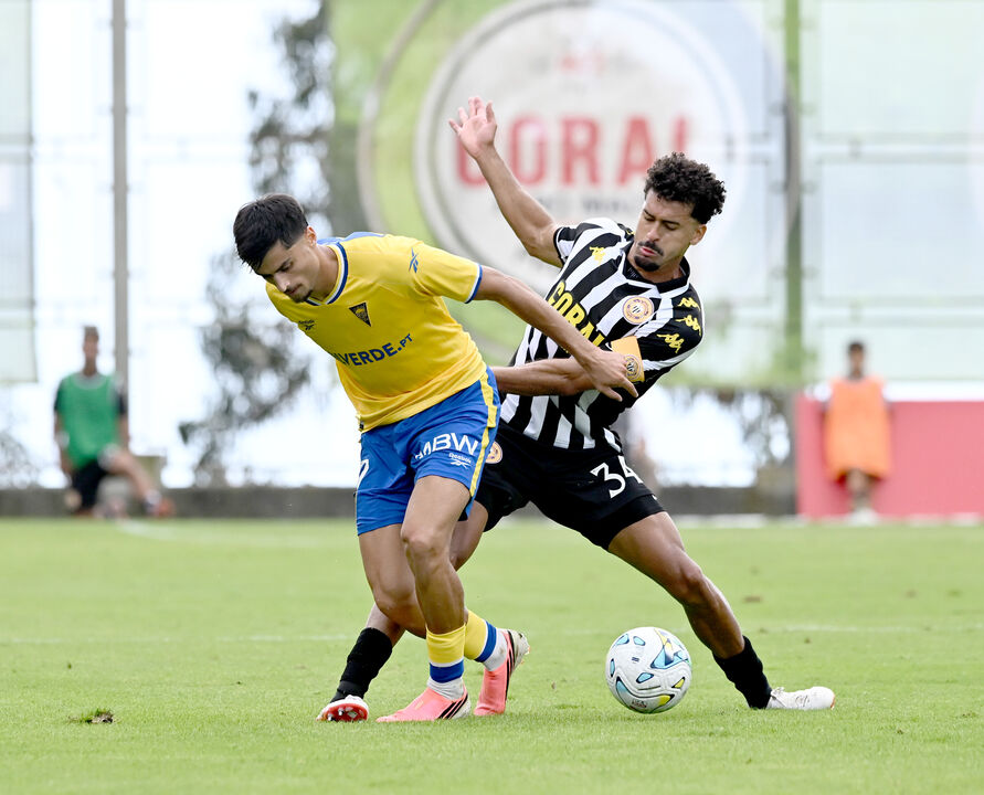 Léo Santos em ação na vitória sobre o Estoril (2-0)