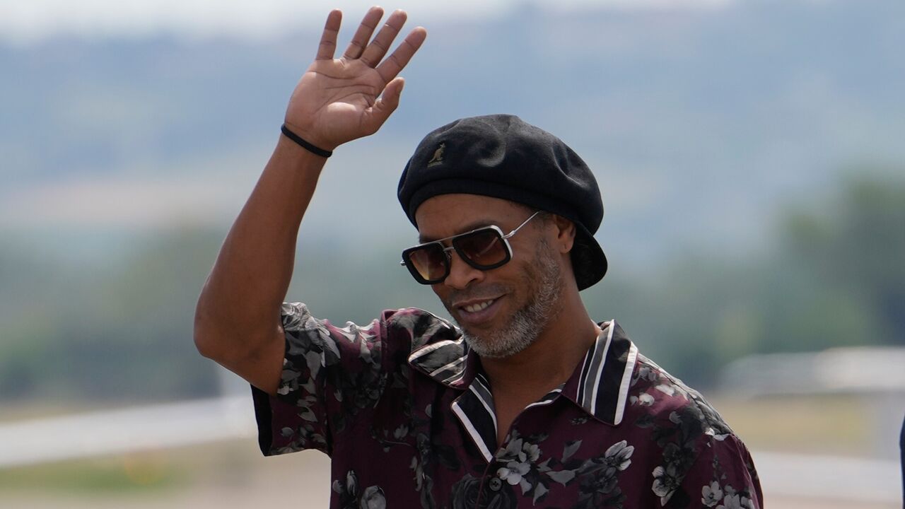 Ronaldinho Gaúcho na chegada à Itália