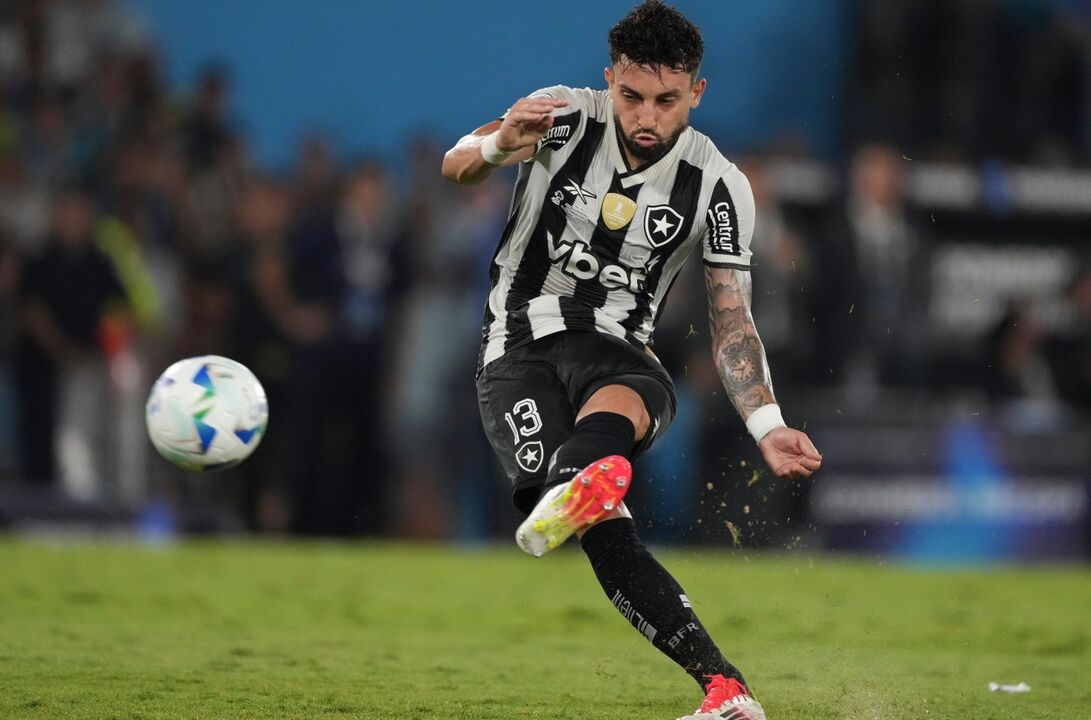 Alex Telles é capitão do Fogão