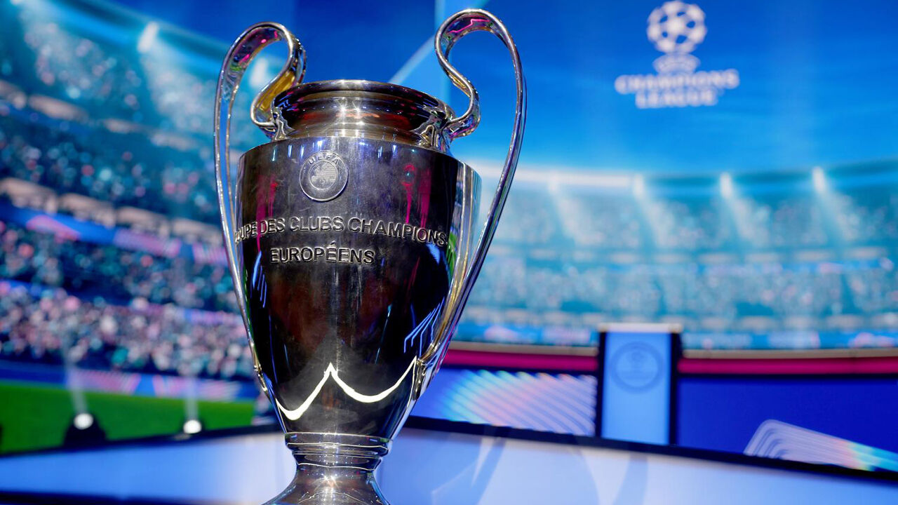 O troféu da Liga dos Campeões em exposição
