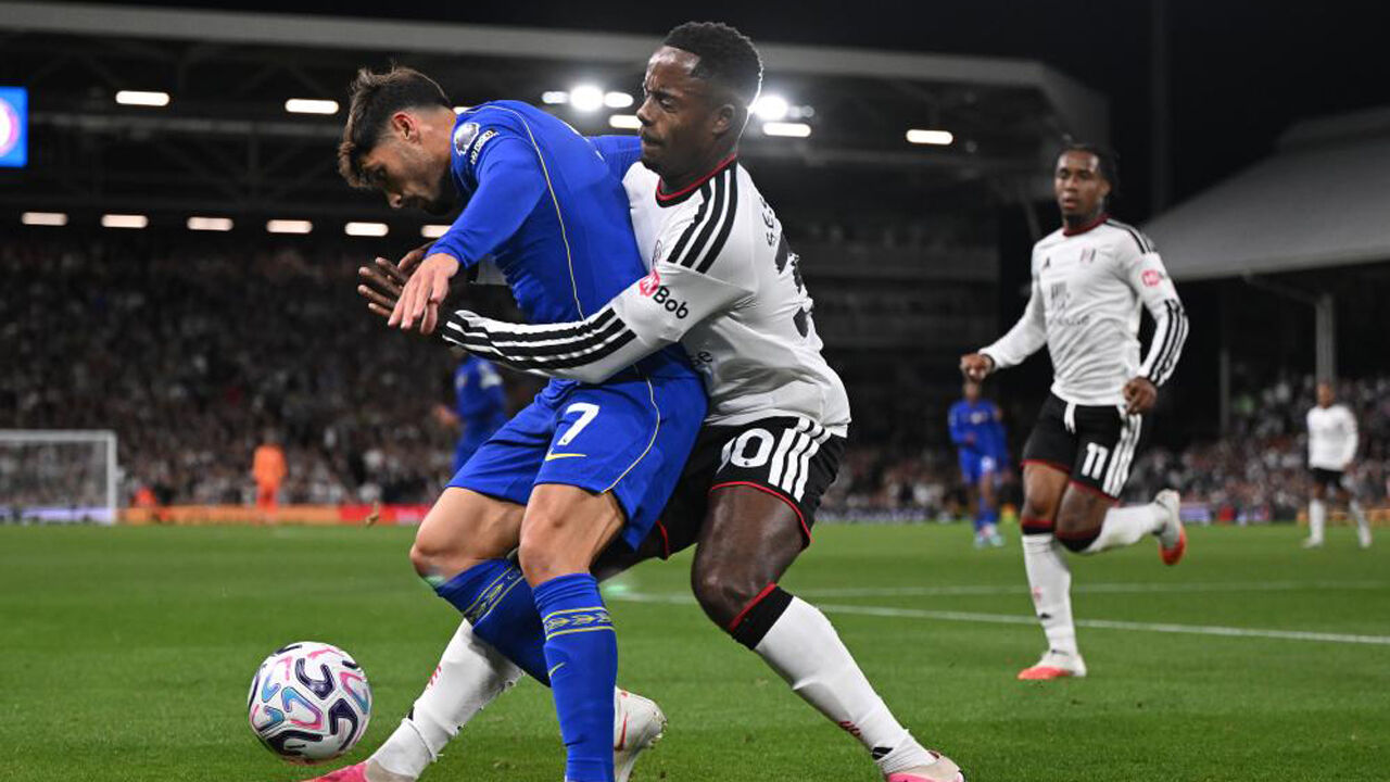 Pedro Neto em ação durante o Fulham-Chelsea