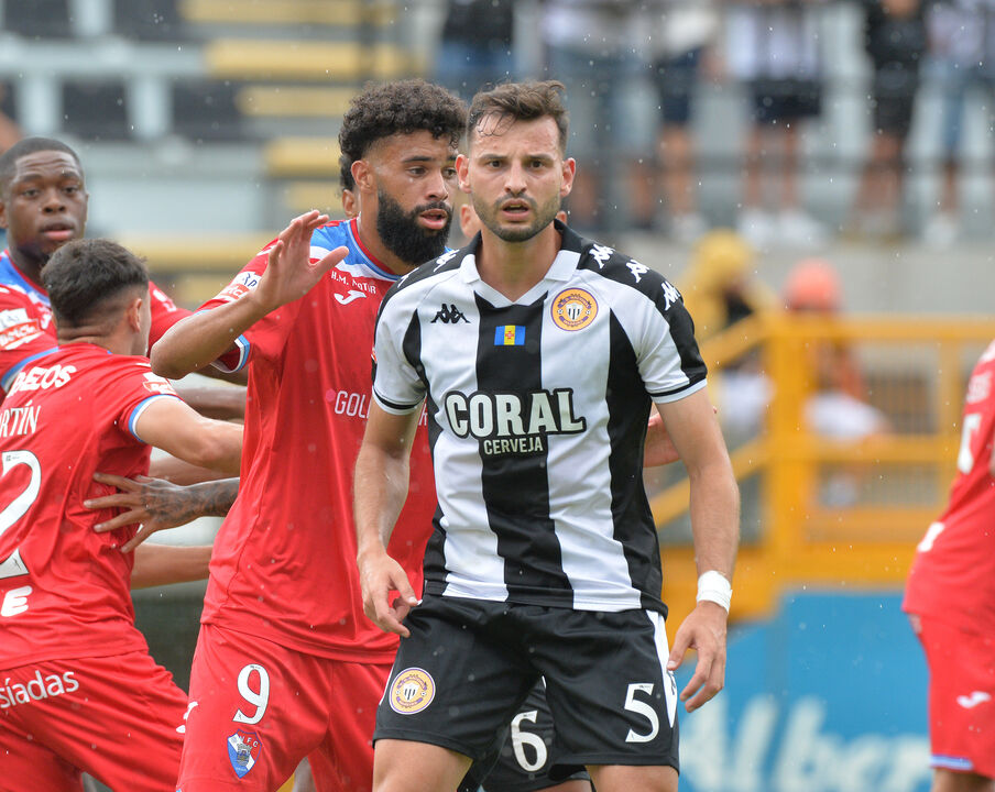 Lateral-esquerdo ainda de baixa