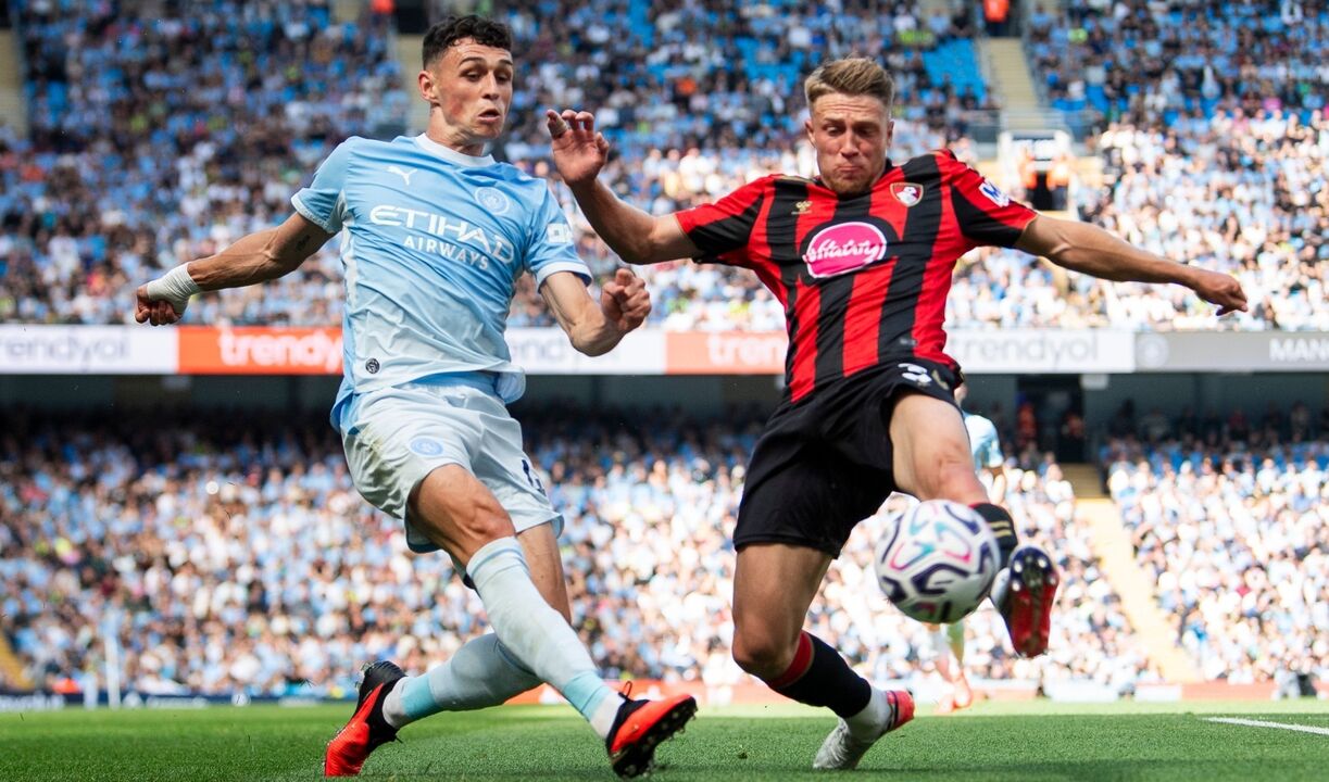 Truffert em duelo com Phil Foden