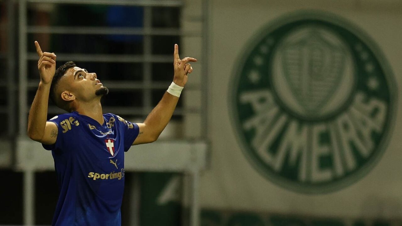 Andreas Pereira celebra golo frente ao Santos
