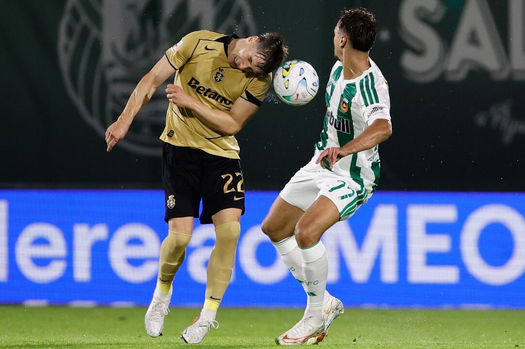 Fresneda, jogador do Sporting, defende a baliza