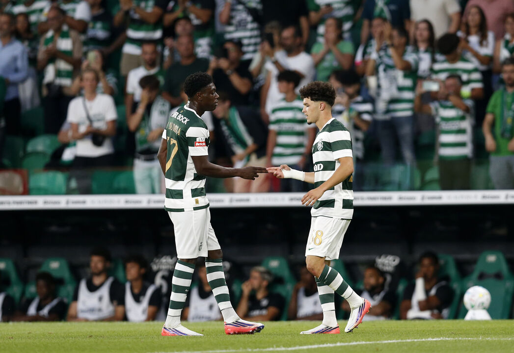 Doumbia, reforço, tem 22 anos; formando Flávio, 19