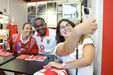 Sessão de autógrafos com Chandra Davidson, Lúcia Alves, Eliseu e Mantorras
