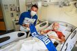 Farioli e a sua equipa visitam crianças no Hospital de São João