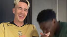 Issa Doumbia e Jesse Derry começam a arranhar o português... e desatam a rir