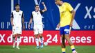 O jogador do Famalicão, Georgios Koutsias, festeja após marcar no Estoril