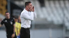 Tiago Margarido reage junto ao banco de suplentes do V. Guimarães