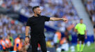 Francesco Farioli reage junto ao banco do FC Porto durante o jogo com o Alverca