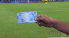 Adeptos do Cruzeiro não perdoam Leonardo Jardim e mostram notas com a cara do treinador... com nariz de Pinóquio