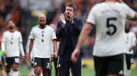 Michael Carrick aplaude os adeptos do Man. United após a derrota frente ao Hull City