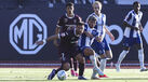 Luís Silva, capitão do Académico Viseu, em ação frente ao FC Porto