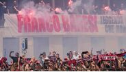 Adeptos do AC Milan no adeus a Franco Baresi