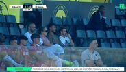 Luis Suárez ao lado de André Horta a assistir ao Al Nassr-Almería