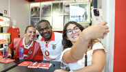 Sessão de autógrafos com Chandra Davidson, Lúcia Alves, Eliseu e Mantorras