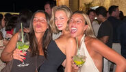 Margarida Corceiro com amigas em Vilamoura